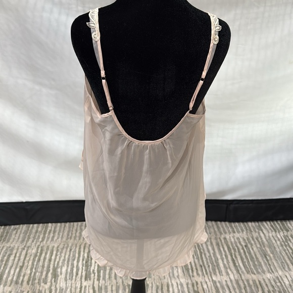 Elegant Cream Chemise with Lace Trim - Picture 2 of 4